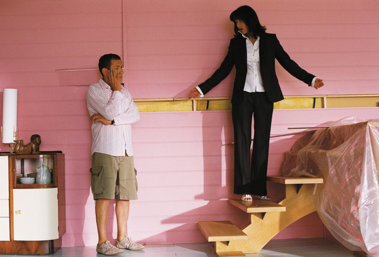 Auf der anderen Seite des Bettes / De l’autre côté du lit