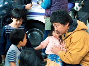 Wie der Vater, so der Sohn / Soshite chichi ni naru