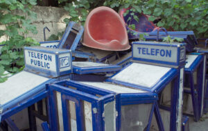 Bitte warten / Please Hold the Line