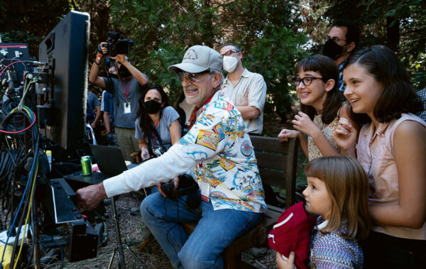 Steven Spielberg am Set von The Fabelmans