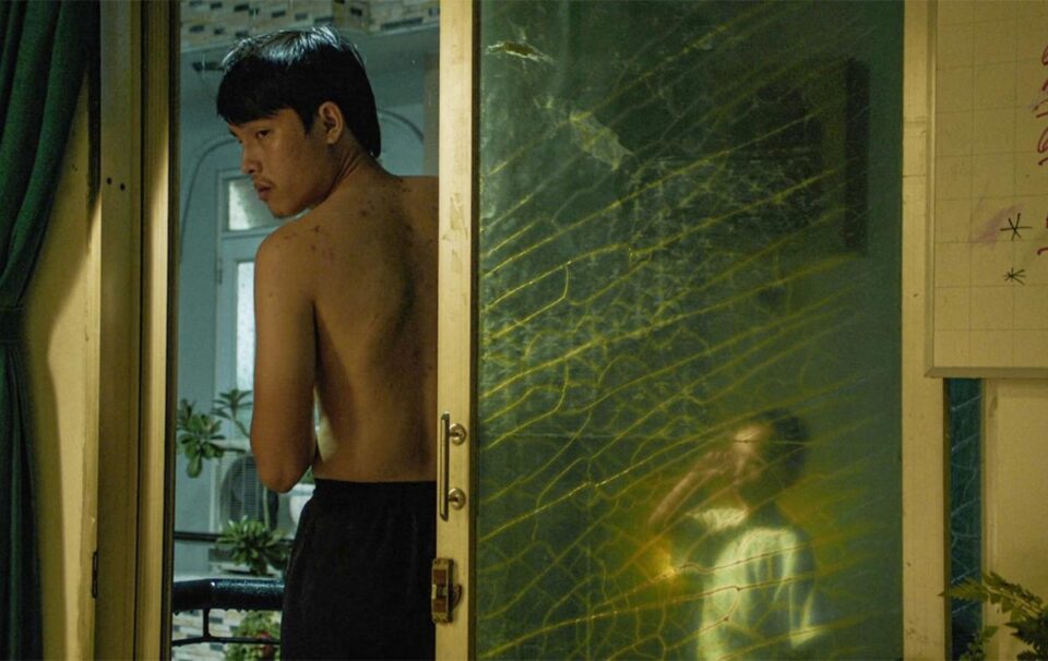 "Inside the Yellow Cocoon Shell" von Pham Thien An