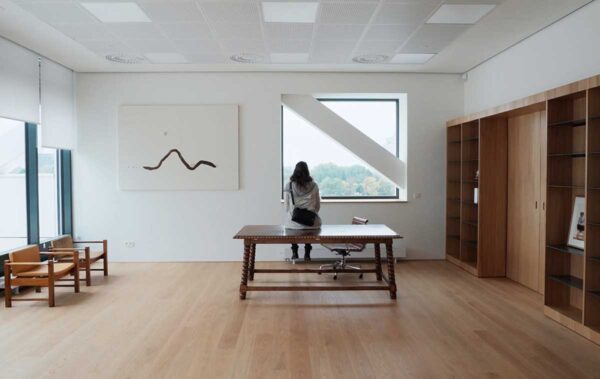 Hanging Without Walls